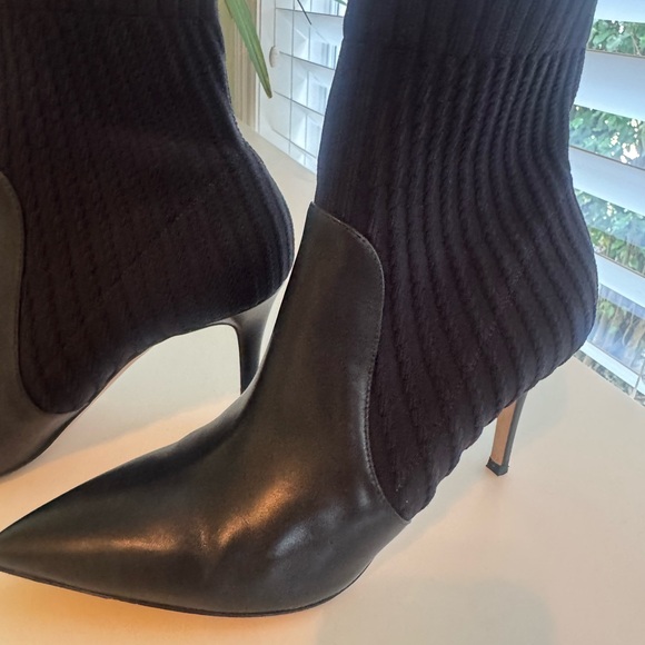 Gianvito Rossi Black Women's Ankle Booties - Picture 7 of 12